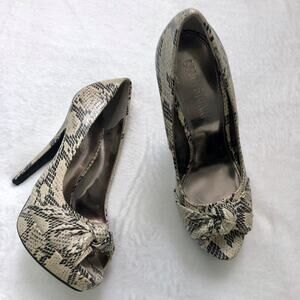 Colin Stuart snake print peep toe heels bow pumps size 7.5 NWOB